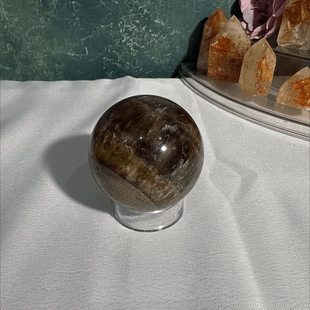 Root fluorite with pyrite inclusions 