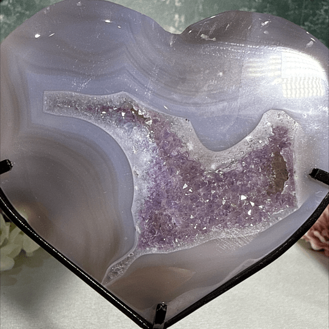 Druzy agate heart on custom stand