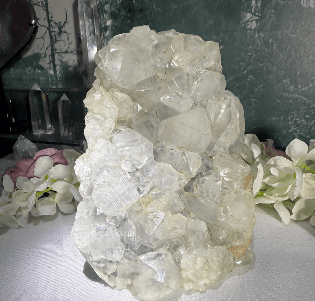 Freestanding apophyllite with calcite 1.82kg