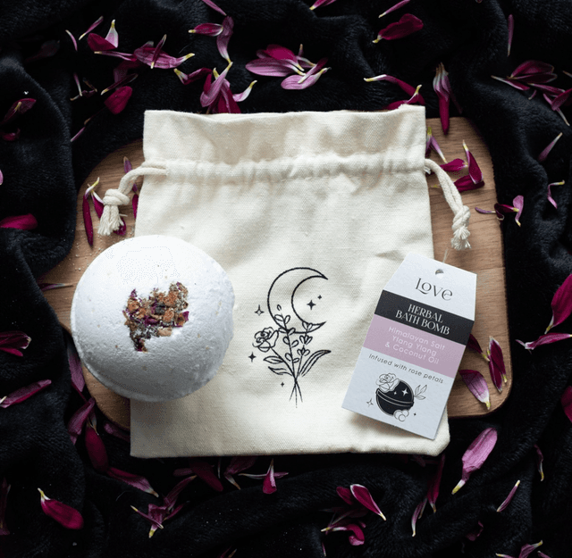 Love herbal ylang ylang bath bomb